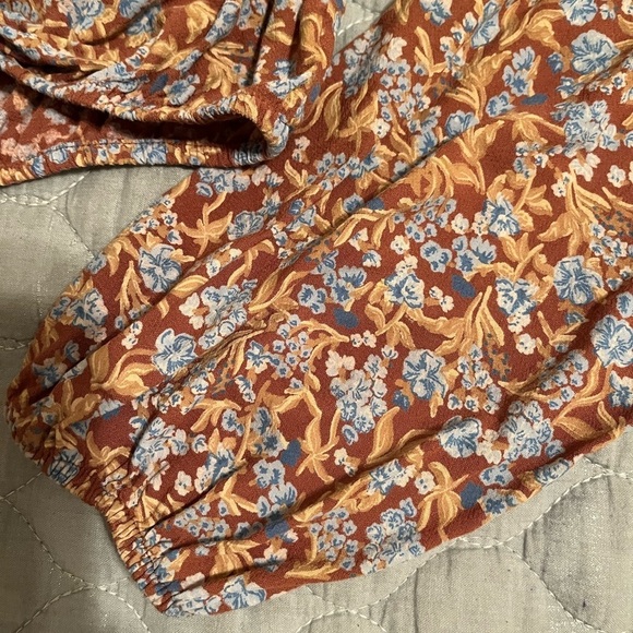 SO~ CROPPED TOP~LONG SLEEVES~XS - Picture 8 of 9